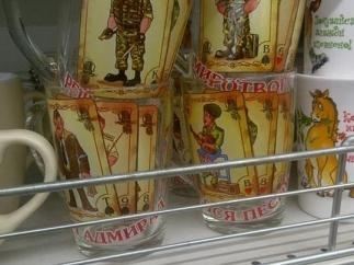 В киевские супермаркеты завезли пророссийские чашки