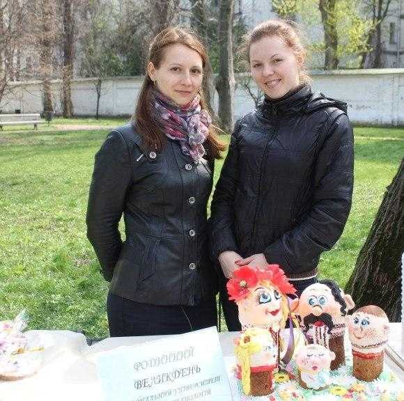 Киевские студенты испекли паску-маму, паску-папу и их детей