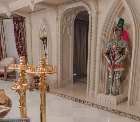 Янукович витратив € 229 тис. на штори для "лицарського залу" в Межигір'ї