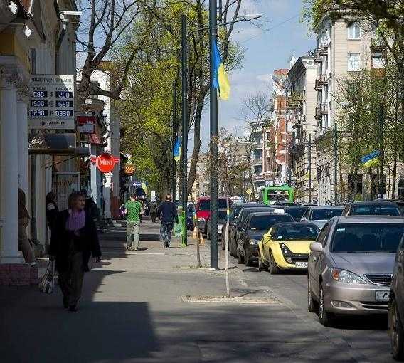 Харьков украсили в цвета национального флага