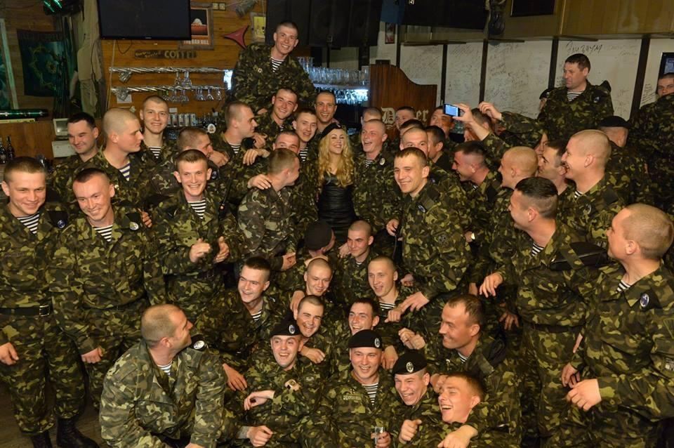 "Тартак", "Антитела" и Алеша организовали концерт для военных из Крыма