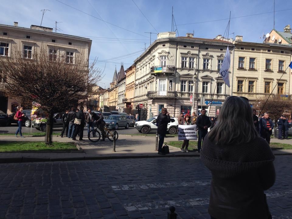 У Львові захисники побитого єврея пікетують будівлю обласної прокуратури