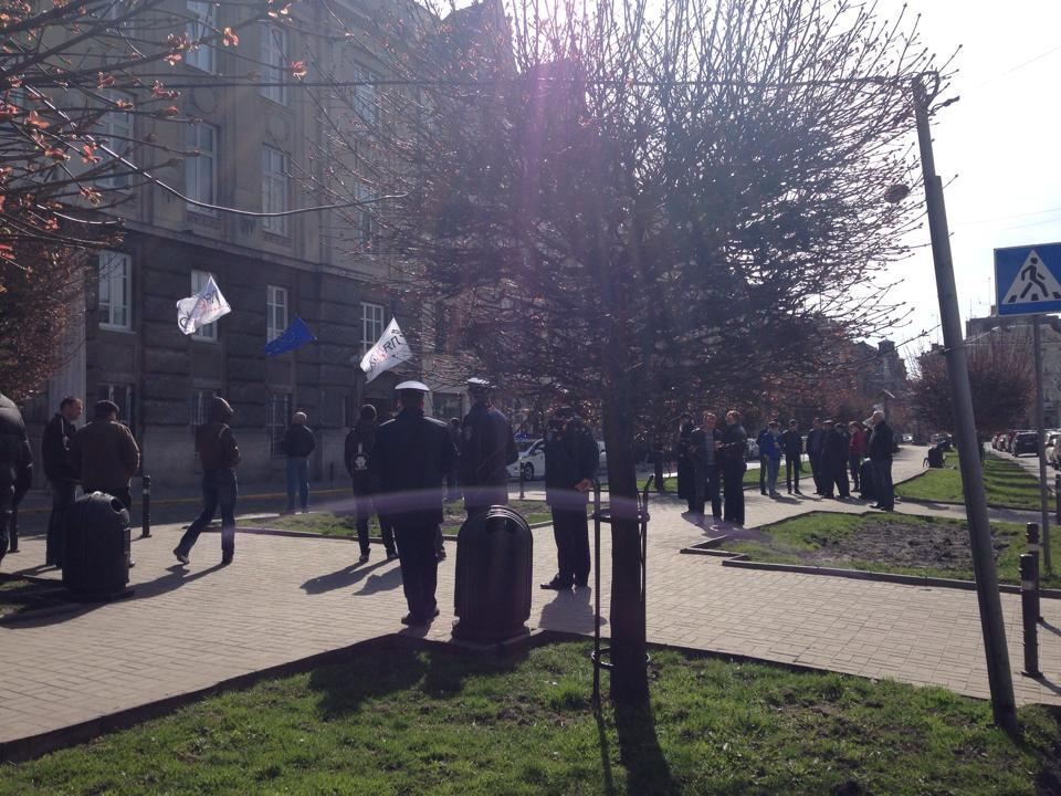 Во Львове защитники избитого еврея пикетируют здание областной прокуратуры