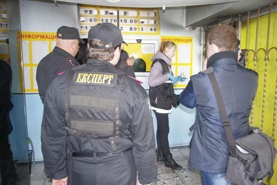 В Донецке во время ограбления пункта валют задушили беременную женщину-кассира