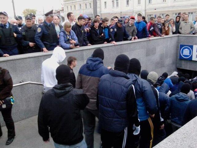 Несколько тысяч харьковчан вышли на народное вече-молебен "За единую Украину"