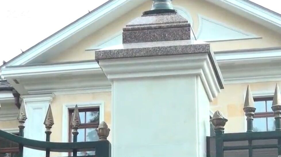 Янукович купил особняк в подмосковном поселке "Ланшафдт" - СМИ