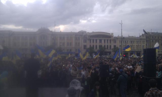 Кілька тисяч харків'ян вийшли на народне віче-молебень "За єдину Україну"