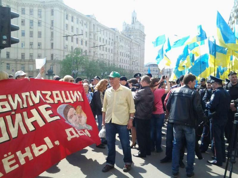 У Харківської міськради - два мітинги, федералісти прорвалися в будівлю