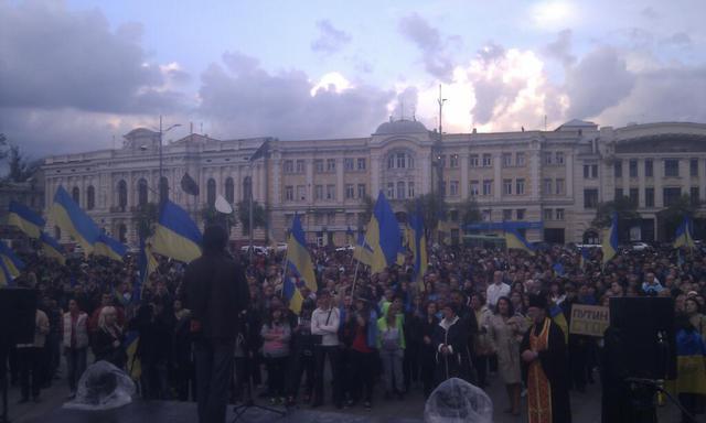 Кілька тисяч харків'ян вийшли на народне віче-молебень "За єдину Україну"