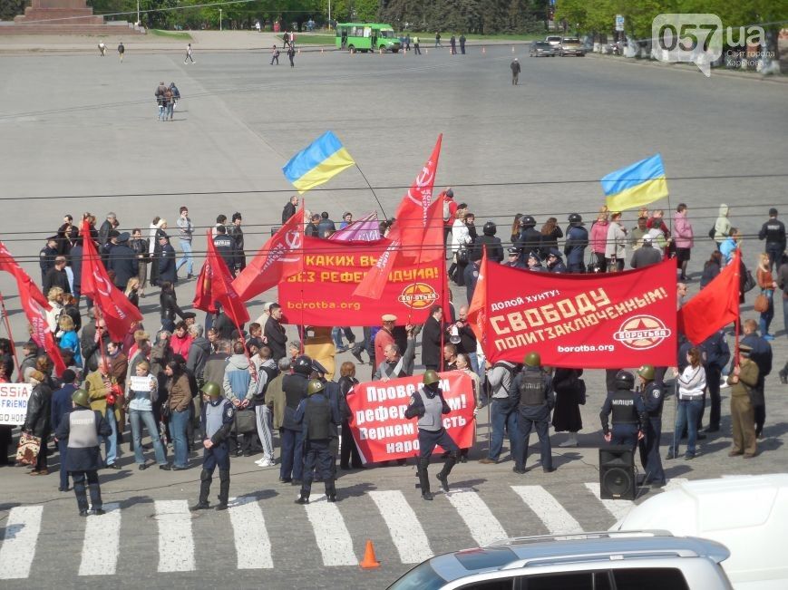  В Харькове патриоты и сепаратисты митингуют у стен ОГА