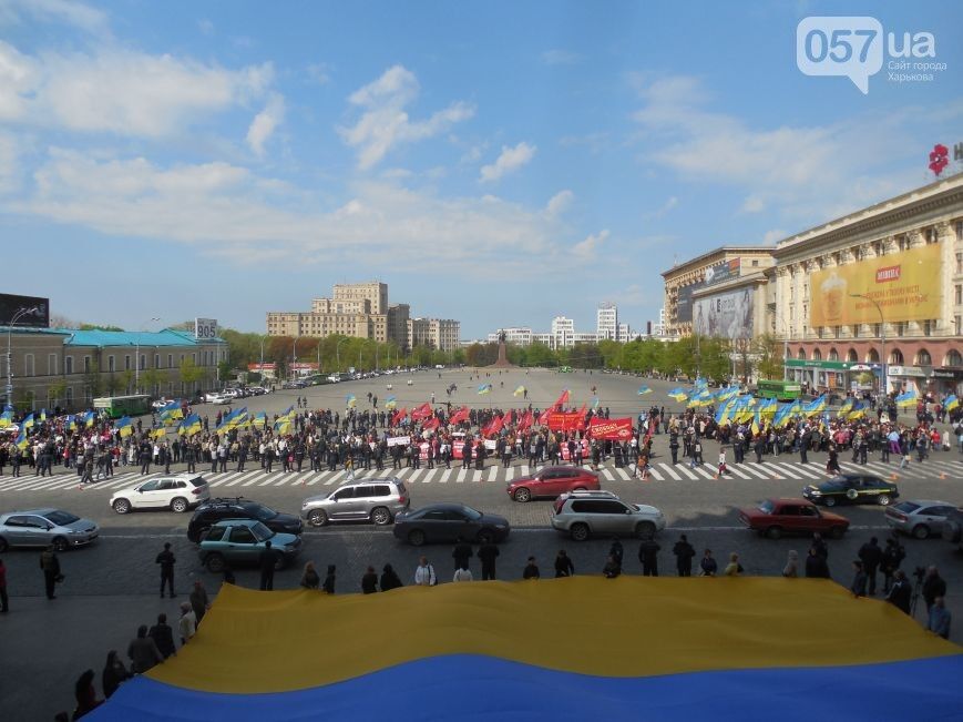  В Харькове патриоты и сепаратисты митингуют у стен ОГА