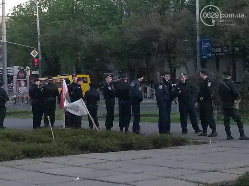 У Маріуполі звільнили від сепаратистів будівлю міськради