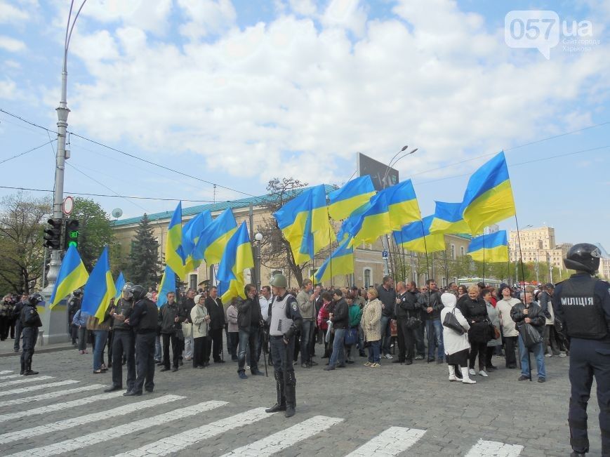  В Харькове патриоты и сепаратисты митингуют у стен ОГА