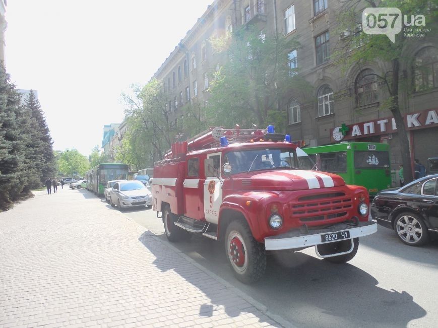  У Харкові патріоти і сепаратисти мітингують біля стін ОДА