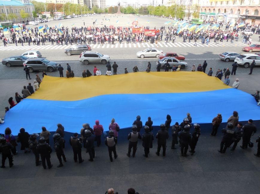  В Харькове патриоты и сепаратисты митингуют у стен ОГА