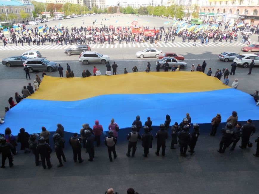  У Харкові патріоти і сепаратисти мітингують біля стін ОДА