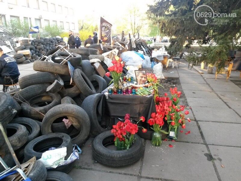 В Мариуполе освободили от сепаратистов здание горсовета