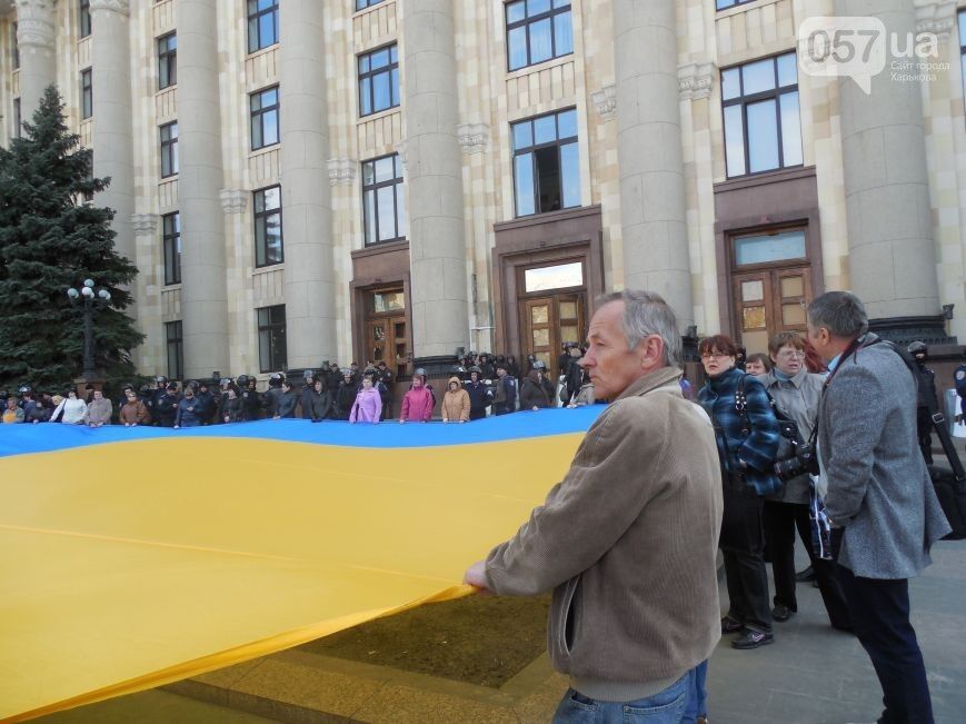  У Харкові патріоти і сепаратисти мітингують біля стін ОДА