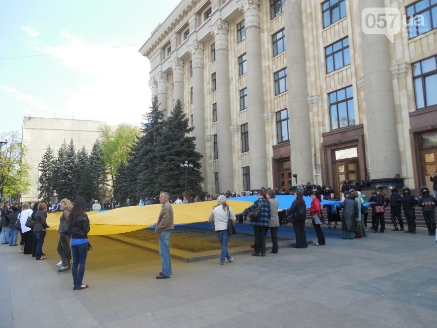  У Харкові патріоти і сепаратисти мітингують біля стін ОДА