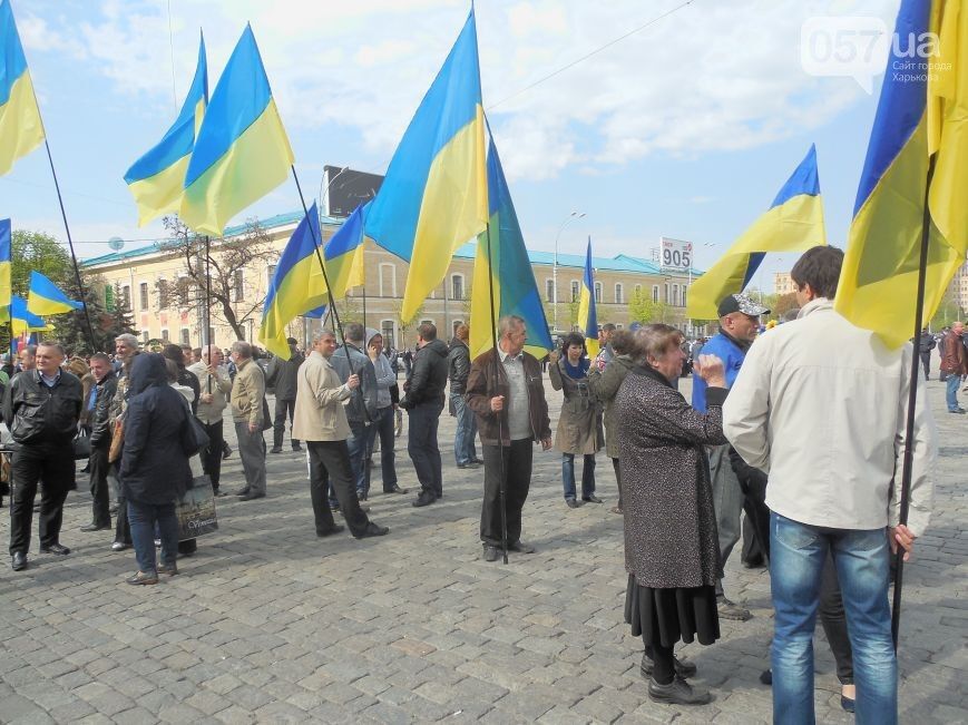  У Харкові патріоти і сепаратисти мітингують біля стін ОДА