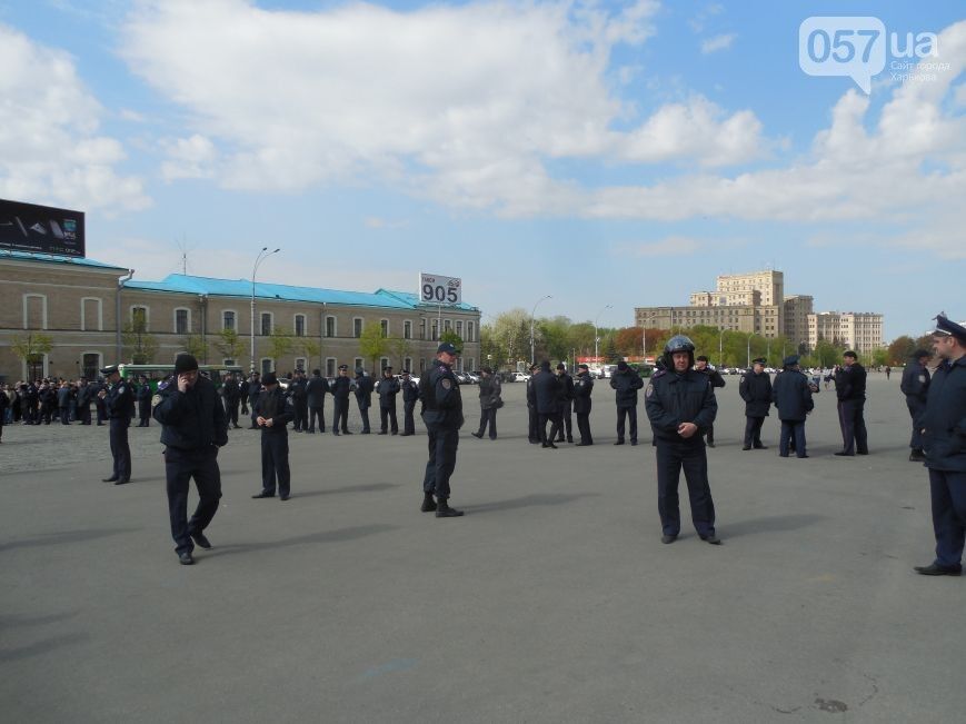  В Харькове патриоты и сепаратисты митингуют у стен ОГА