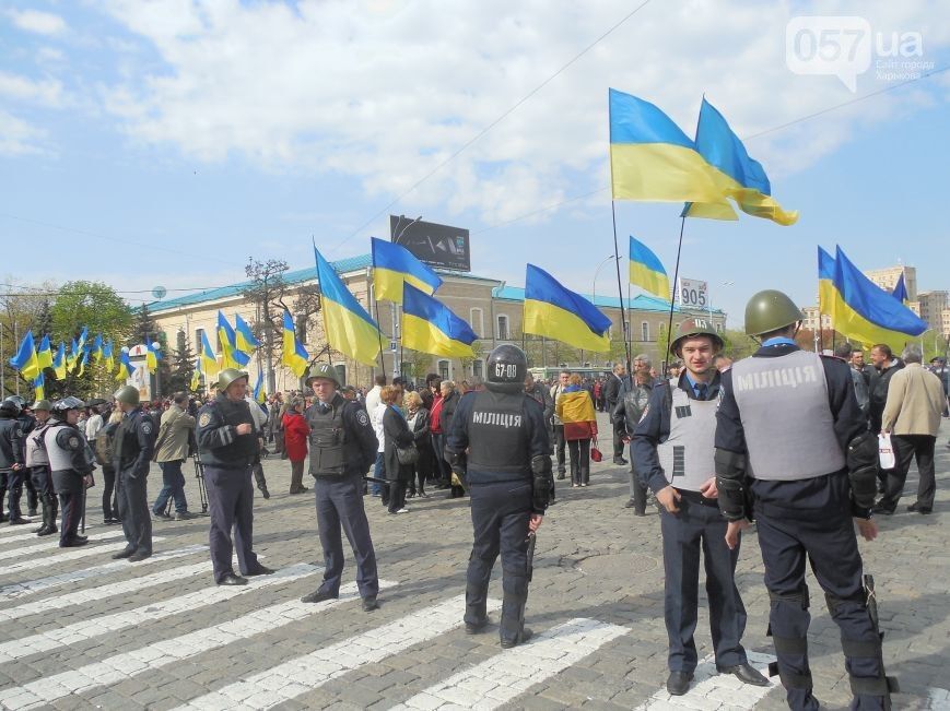  В Харькове патриоты и сепаратисты митингуют у стен ОГА