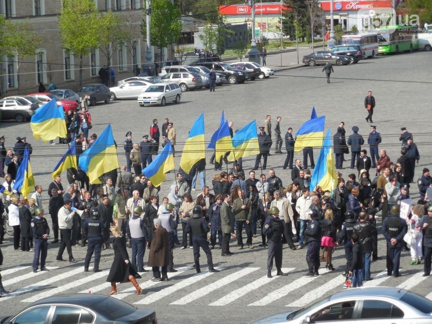  У Харкові патріоти і сепаратисти мітингують біля стін ОДА