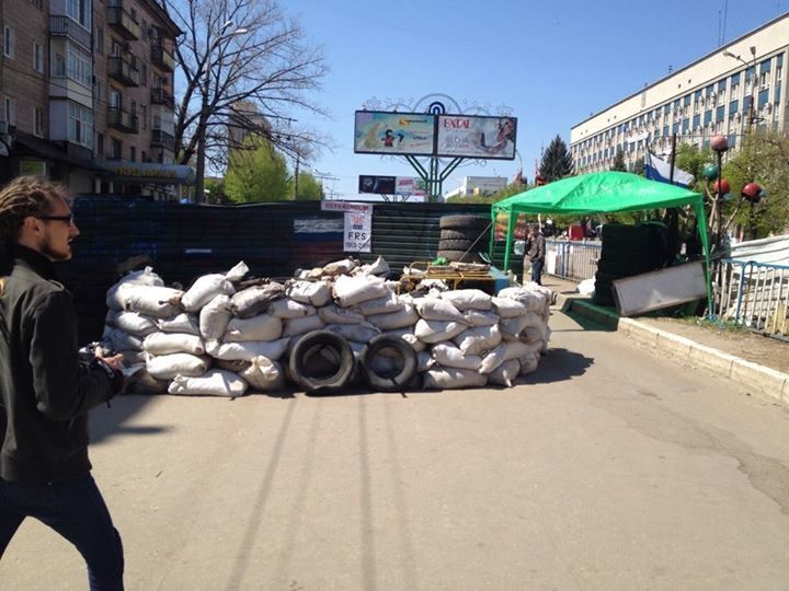 Український рок-музикант про захоплене СБУ у Луганську: все "по-мавпячі" скопійовано з Майдану