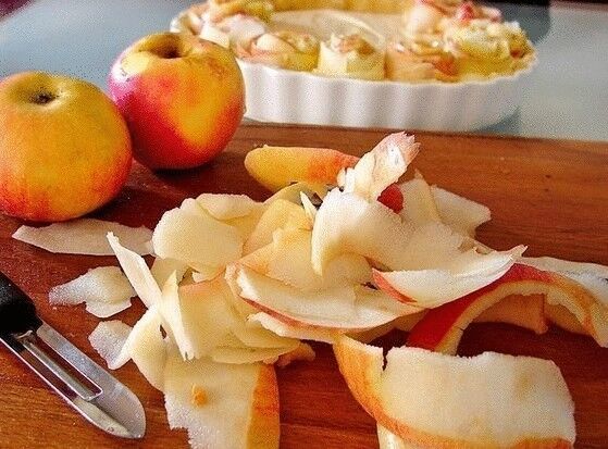 Яблочный пирог с розочками
