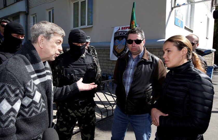 Королевская первой из украинских политиков смогла попасть в Донецкую ОГА и пообщаться с протестующими