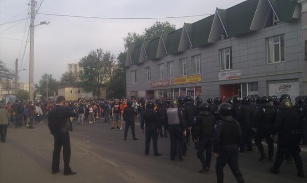 В Харькове напали на участников шествия за единую Украину: есть пострадавшие