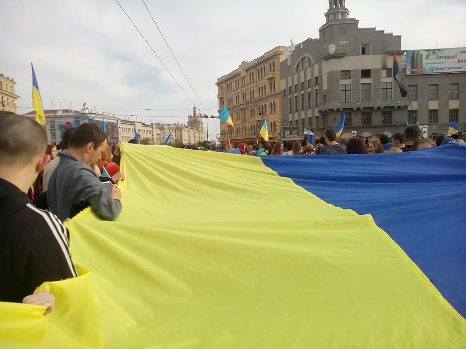 В Харькове ультрас проводят многотысячный марш за единство Украины