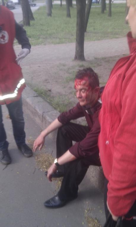 В Харькове напали на участников шествия за единую Украину: есть пострадавшие