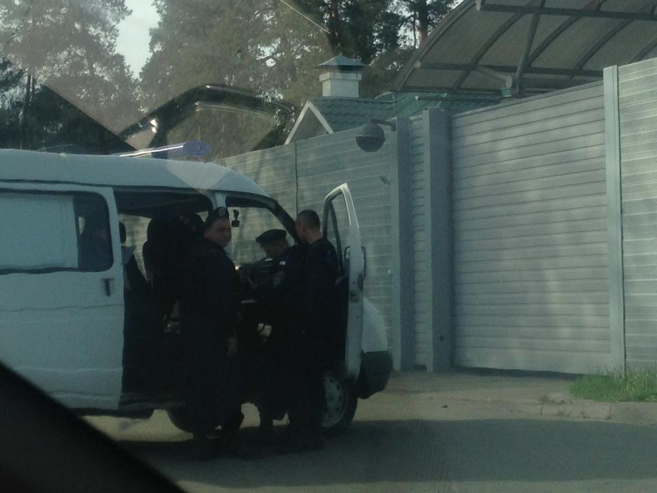 У Конча-Заспі охорона держдач затримала журналістів
