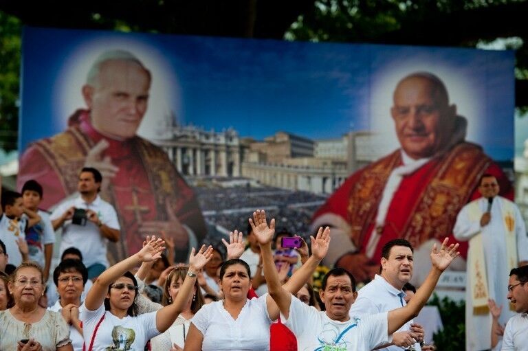 Папа Римський Франциск оголосив святими двох понтифіків