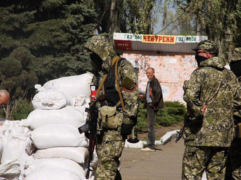 У Костянтинівці міліція веде переговори з терористами