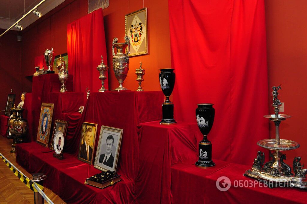Сокровища Януковича выставили в музее: на выставку стоят очереди