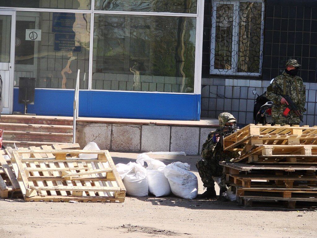 Террористы захватили здание Константиновского горсовета и готовятся к "референдуму"