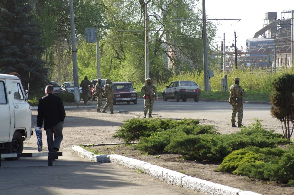 В Константиновке милиция ведет переговоры с террористами