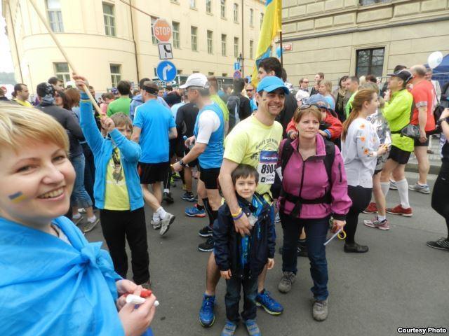 Участники пражского марафона поддержали Украину