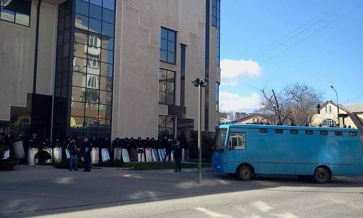 У Донецьку сепаратисти пікетують офіс корпорації Тарути