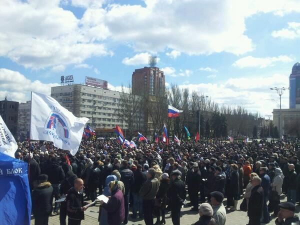 Полтысячи сепаратистов митингуют в Донецке