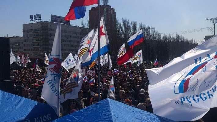 Донецкие сепаратисты набросились на журналистов: "Пошли вон!"