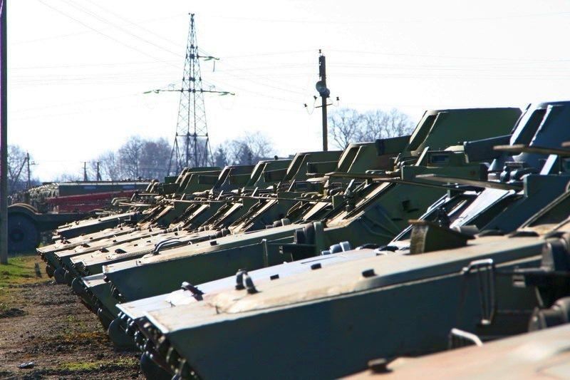 Более 900 единиц резерва военной техники готовят к использованию  - Минобороны
