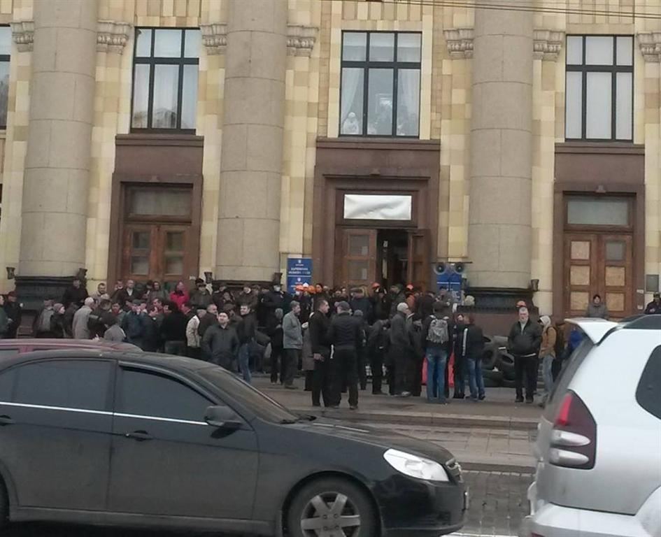 Харків'яни стверджують, що будівля ОДА все ще захоплено