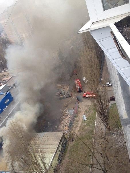 Масштабный пожар в Киеве: сгорел продуктовый склад супермаркета