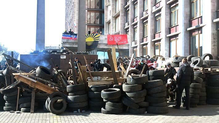 Загарбники Донецької ОДА готуються до "вирішального штурму", жінок просять не йти