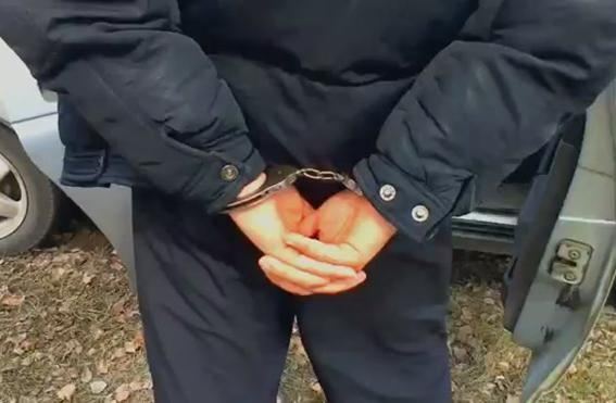 Милиция задержала луганчан, перевозивших в автомобиле оружие