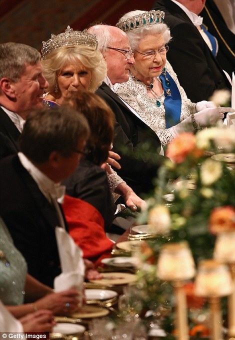 Королева Британии надела "владимирскую" тиару и устроила шикарный банкет