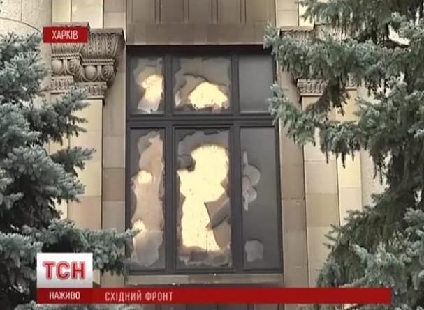 У звільненій від сепаратистів Харківської ОДА виявили гору бруківки